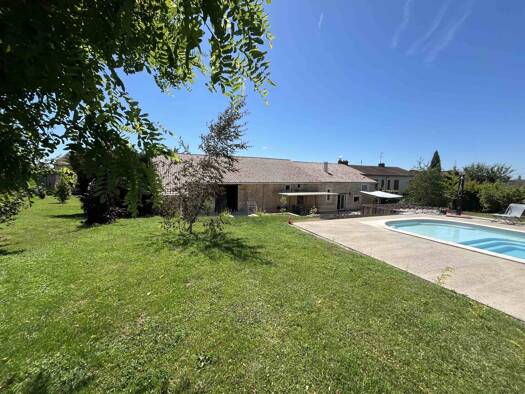 Maison à vendre 490 000 € 7 pièces 3 chambres 198 m² 3 755 m² de terrain Centre Ville Tournus 71700