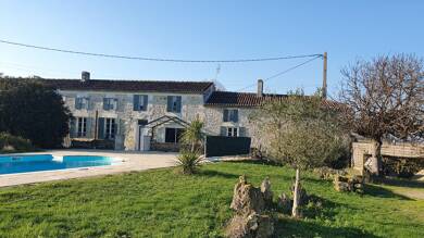 Maison à vendre 376 000 € 8 pièces 5 chambres 220 m² 2 155 m² de terrain Cozes 17120