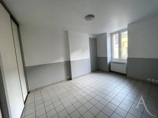 Appartement à louer 303 € 1 pièce 26 m² 1er étage Argenton-sur-Creuse 36200