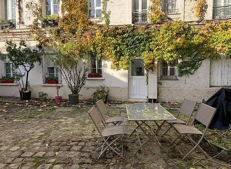 Appartement à louer 1 390 € 1 pièce 28 m²<br/>superficie 1/2<br/>étage 30/06/2025<br/>disponibilité Violet Commerce Paris 15ème 75015