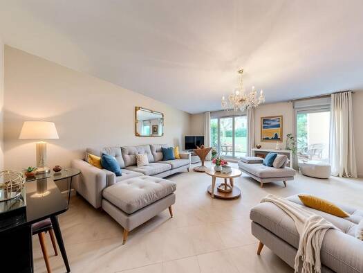 Appartement à vendre 299 000 € 3 pièces 2 chambres 100 m² RDC/4 Belleroche Villefranche-sur-Saône 69400
