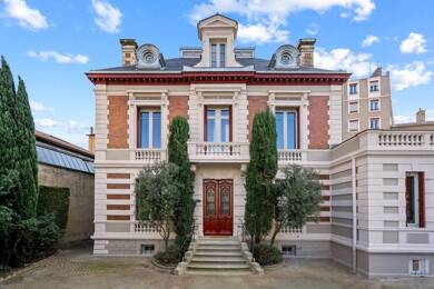 Hôtel particulier à vendre 2 250 000 € 14 pièces 12 chambres 553,7 m² 812 m² de terrain Grand Clément Villeurbanne 69100