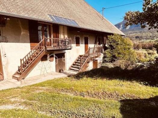 Ferme à vendre 460 240 € 7 pièces 3 chambres 120,5 m² Cusy 74540