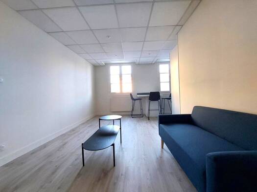 Appartement à louer 690 € 4 pièces 3 chambres 77,6 m² Étage 2/2 Centre-Hôtel de Ville Limoges 87000