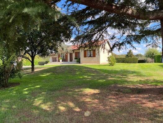 Villa à vendre 215 000 € 4 pièces 3 chambres 102 m² 4 220 m² de terrain Calonges 47430