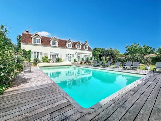 Maison à vendre 722 800 € 10 pièces 5 chambres 250 m² 7 500 m² de terrain Francueil 37150