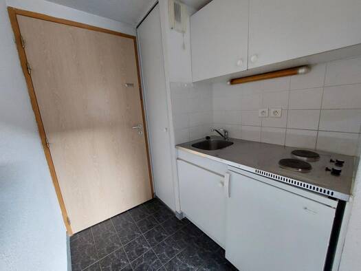 Appartement à louer 410 € 1 pièce 18 m² Étage 2/2 dès le 03/05/2026 Chemin Vert-Europe Reims 51100