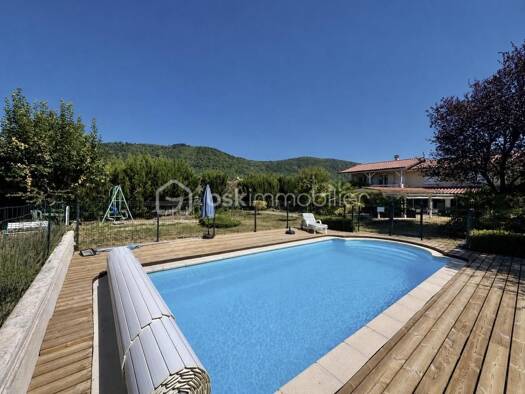 Maison à vendre 470 000 € 8 pièces 6 chambres 211 m² Apprieu 38140