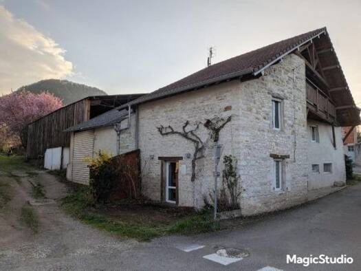 Maison à vendre 145 000 € 8 pièces 3 chambres 210 m² 1 474 m² de terrain Marnoz 39110