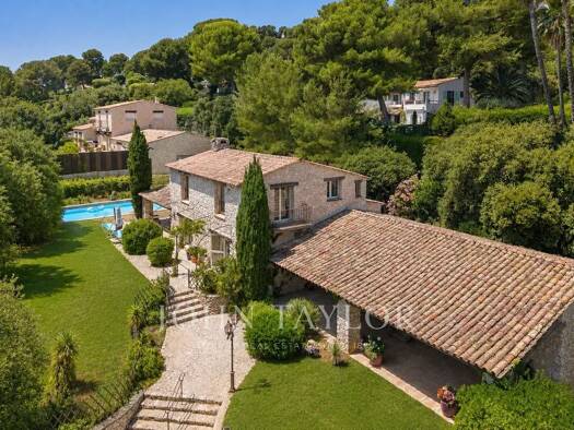 Maison à vendre 2 490 000 € 6 pièces 4 chambres 250 m² 3 370 m² de terrain La Colle-sur-Loup 06480