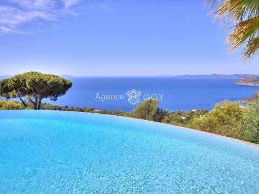 Maison à vendre de 3M à 10M € 8 pièces 5 chambres 237 m² 2 025 m² de terrain Rayol-Canadel-sur-Mer 83820