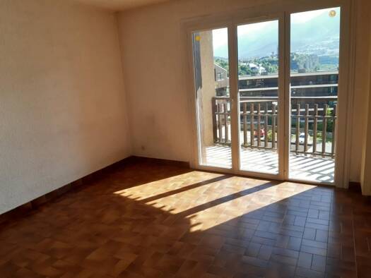 Appartement à louer 486 € 2 pièces 1 chambre 34 m² 4ème étage Les Ecarts Embrun 05200