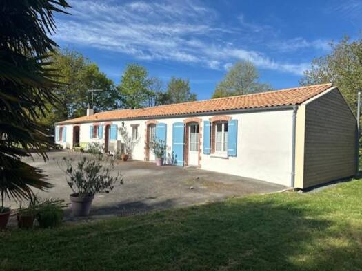 Maison à vendre 325 500 € 6 pièces 3 chambres 156 m² 3 569 m² de terrain Aubigny-Les Clouzeaux 85430