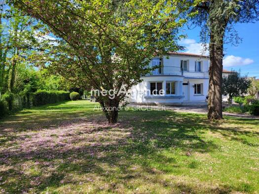 Maison à vendre 353 000 € 8 pièces 4 chambres 275 m² 3 410 m² de terrain Le Douhet 17100