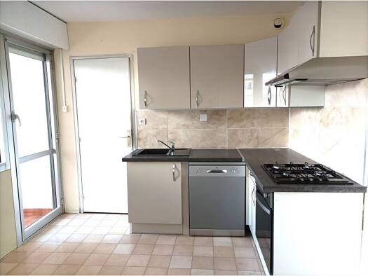 Appartement à louer 910 € 4 pièces 3 chambres 73,4 m² 3ème étage Centre Ville-Louis Blanc Ales 30100