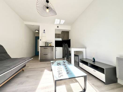 Appartement à louer 327 € 1 pièce 17 m² Étage 2/3 Amphitheatre Rodez 12000