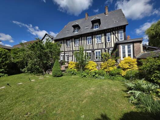 Maison à vendre 595 000 € 8 pièces 5 chambres 247 m² 487 m² de terrain Centre Ville Bernay 27300