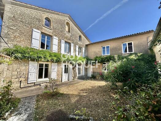 Maison à vendre 242 400 € 6 pièces 4 chambres 185 m² 350 m² de terrain Centre-Loges-Pommeraie-Sablière Fontenay-le-Comte 85200