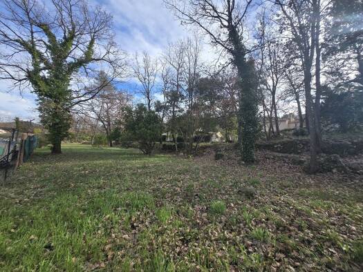 Terrain constructible à vendre 165 000 € 1 005 m² de terrain La Celle 83170
