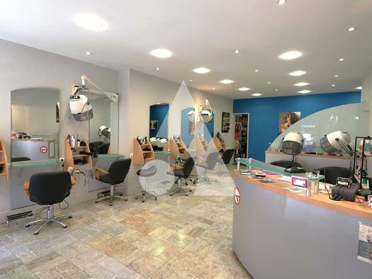 Salon de coiffure à vendre Fonds de commerce 51 480 € 71 m² de surface de vente Secteur Thermal Bagnères-de-Bigorre 65200