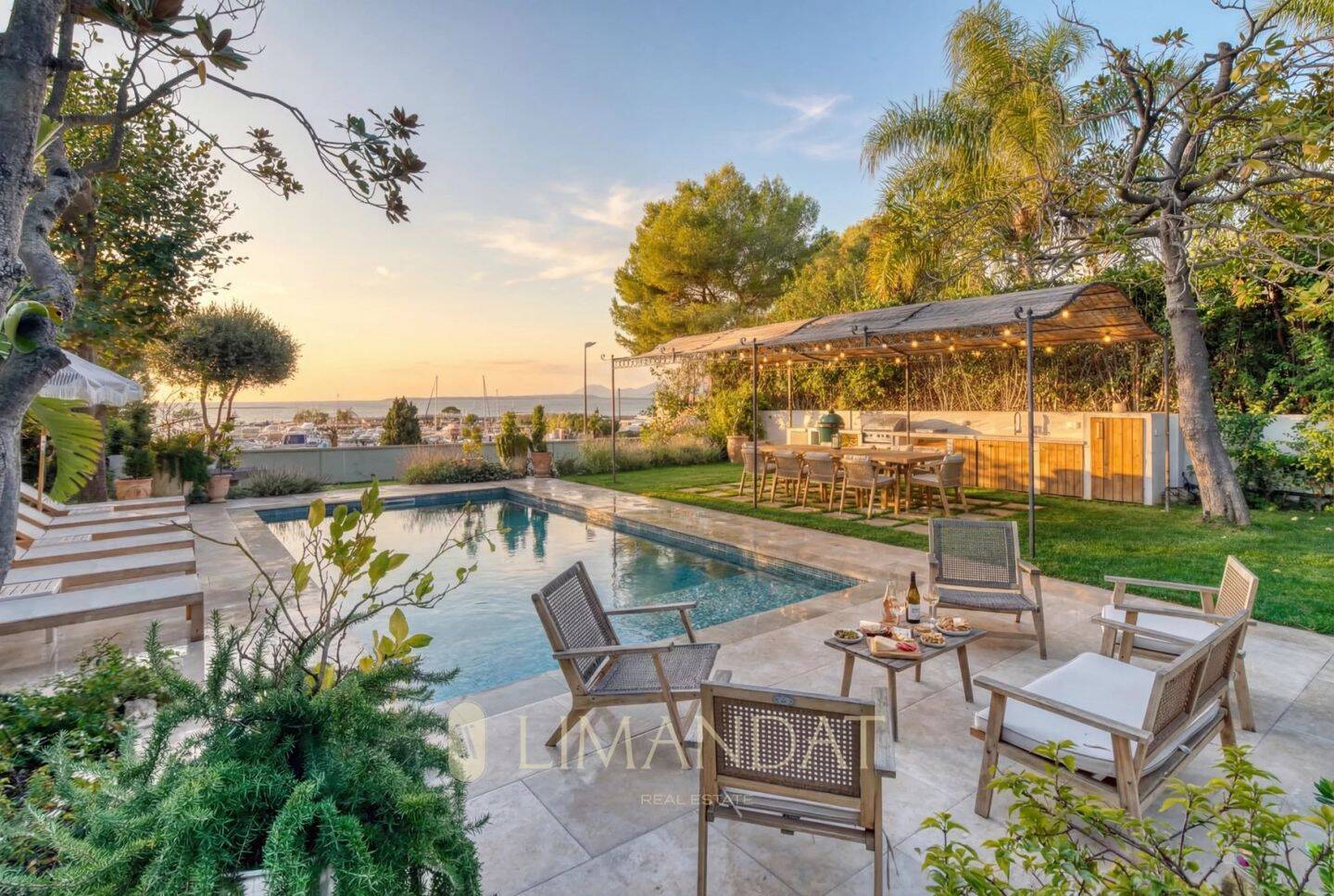 Maison à louer, 270m², ANTIBES