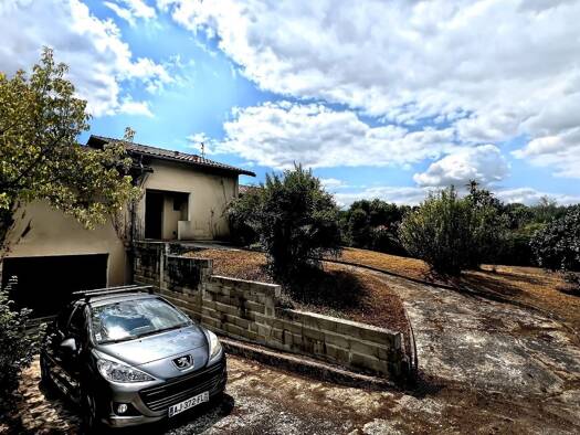 Maison à vendre 252 000 € 5 pièces 3 chambres 130 m² 3 122 m² de terrain La Lande-de-Fronsac 33240