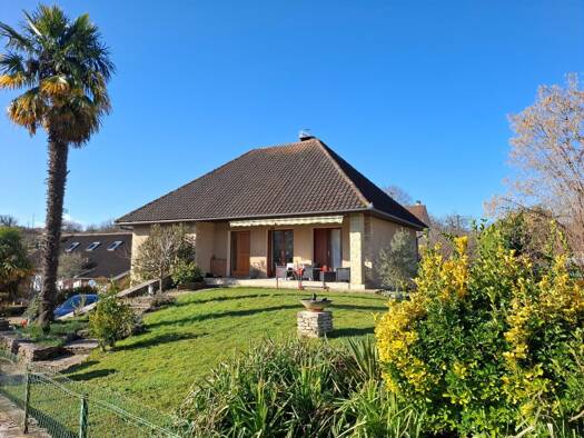 Maison de plain-pied à vendre 165 000 € 4 pièces 2 chambres 90 m² 950 m² de terrain Asprières 12700