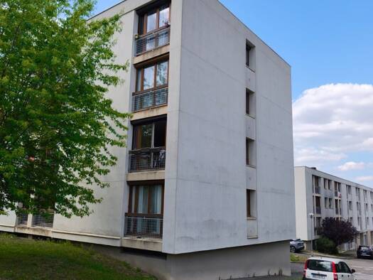 Appartement à louer 1 550 € 5 pièces 4 chambres 80,3 m² RDC Plateau Neuilly-Plaisance 93360