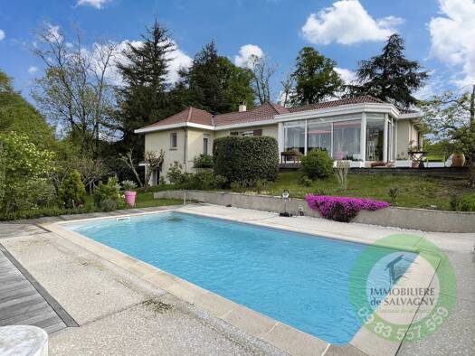 Maison de plain-pied à vendre 675 000 € 5 pièces 4 chambres 144 m² 1 157 m² de terrain Charbonnières-les-Bains 69260