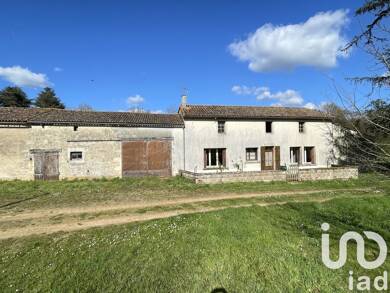 Maison à vendre 52 000 € 3 pièces 2 chambres 69 m² 3 222 m² de terrain Mairé-Levescault 79190