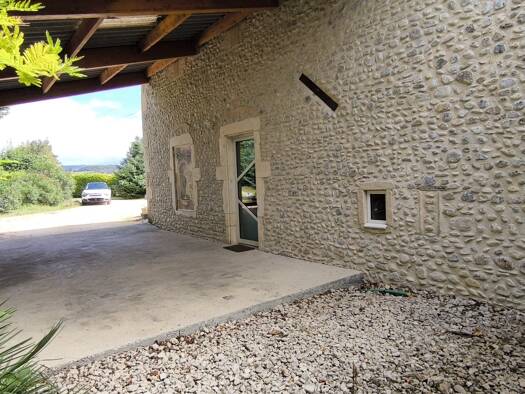 Maison à vendre 650 000 € 9 pièces 6 chambres 227 m² 7 626 m² de terrain Eurre 26400