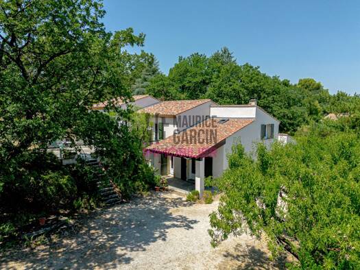 Maison de plain-pied à vendre 450 000 € 7 pièces 4 chambres 153,3 m² 2 000 m² de terrain Zone Rurale Sud Carpentras 84200