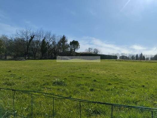 Terrain constructible à vendre 27 500 € 1 638 m² de terrain Marcillac-Lanville 16140