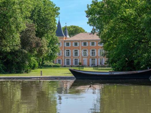 Château à vendre 4 990 000 € 40 pièces 15 chambres 1 450 m² 44 000 m² de terrain Centre Ville Pézenas 34120