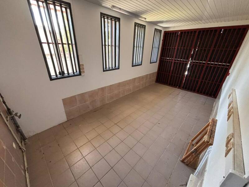 Maison à louer, 199m², REMIRE MONTJOLY