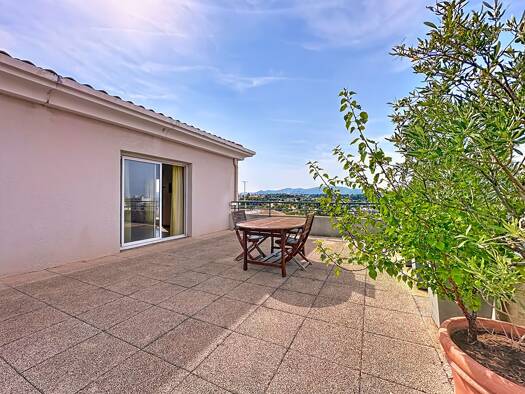 Duplex à vendre 369 000 € 4 pièces 3 chambres 87 m² Étage 4/4 La Croix Rouge Marseille 13ème arrondissement 13013