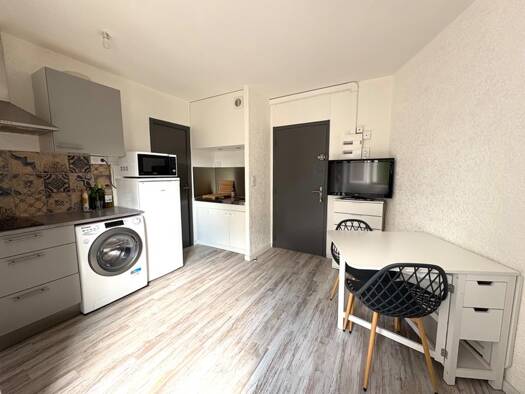 Appartement à louer 475 € 2 pièces 1 chambre 27 m² Étage 2/2 Rive Gauche Aire-sur-l'Adour 40800