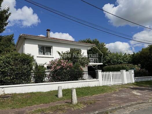 Maison à vendre 230 000 € 5 pièces 4 chambres 160 m² 550 m² de terrain Jonzac 17500