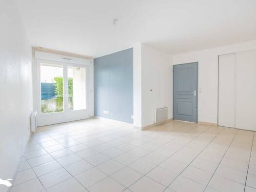 Appartement à vendre 185 000 € 3 pièces 2 chambres 60,8 m² RDC/1 Hôtel de Ville Couëron 44220