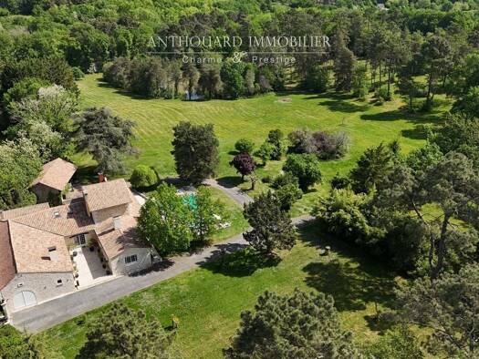 Demeure à vendre 995 000 € 12 pièces 5 chambres 365 m² 74 000 m² de terrain Bergerac 24100