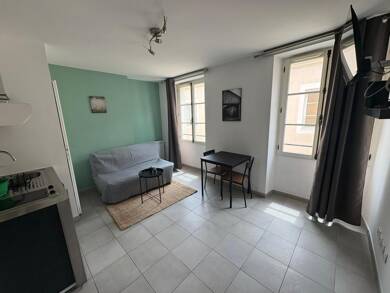 Appartement à louer 651 € 1 pièce 25 m² 5ème étage Les Grandes Carmes Marseille 2ème 13002