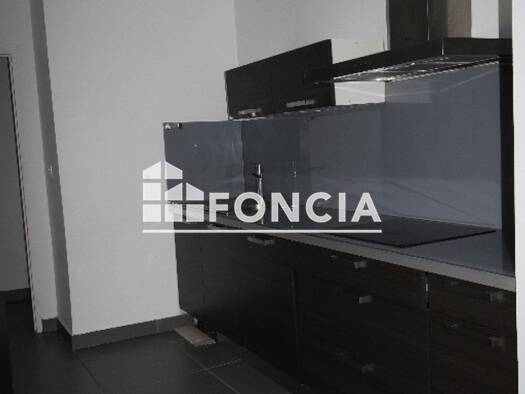 Appartement à louer 1 119 € 3 pièces 2 chambres 69,6 m² RDC La Roche-sur-Foron 74800