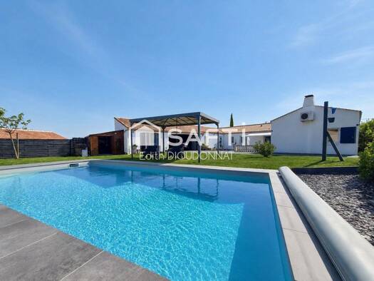 Maison de plain-pied à vendre 342 000 € 6 pièces 4 chambres 159 m² 1 901 m² de terrain Le Champ-Saint-Père 85540
