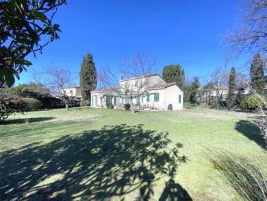 Villa à louer 2 110 € 6 pièces 5 chambres 159 m² 2 500 m² de terrain Mallemort 13370