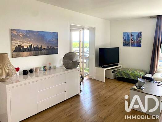Appartement à vendre 225 000 € 3 pièces 1 chambre 54 m² Étage 3/3 Le Parc et la Tuilerie Noisy-le-Roi 78590
