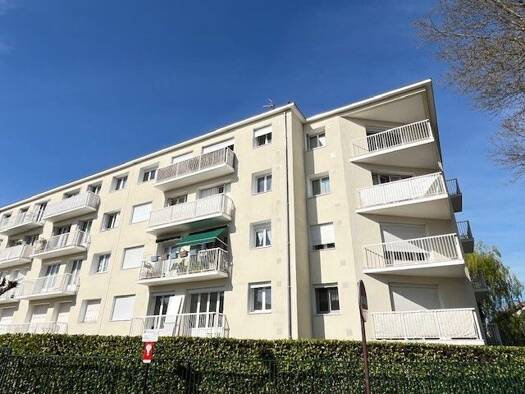 Appartement à louer - logement étudiant 1 400 € 4 pièces 3 chambres 83,6 m² RDC/3 Les Stades Villiers-sur-Marne 94350