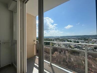 Appartement à louer 1 100 € 4 pièces 3 chambres 93 m² 16ème étage Saint Julien Le Petit-Quevilly 76140