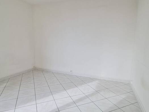 Appartement à vendre 110 000 € 4 pièces 3 chambres 70 m² Étage 8/10 Reims 51100