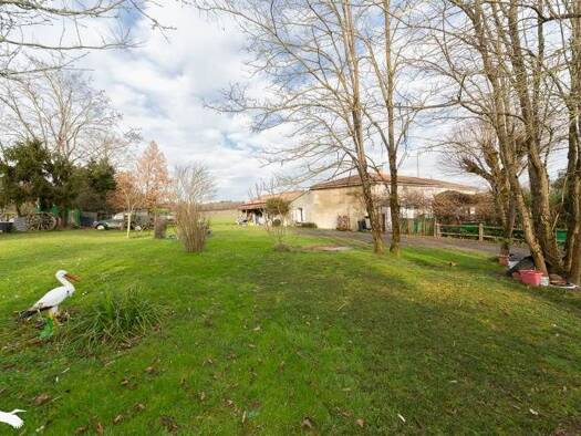 Maison à vendre 169 087 € 6 pièces 5 chambres 167 m² 3 871 m² de terrain Rouffignac 17130