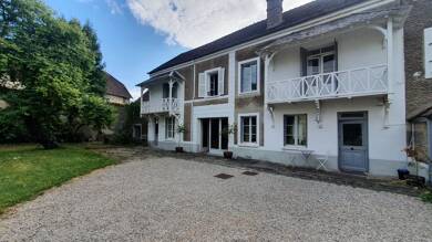Maison à louer 2 300 € 7 pièces 4 chambres 234 m² Ury 77760